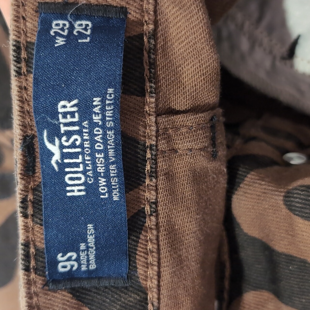 Hollister low rise swirl print dad jeans in brown and black - Picture 8 of 11